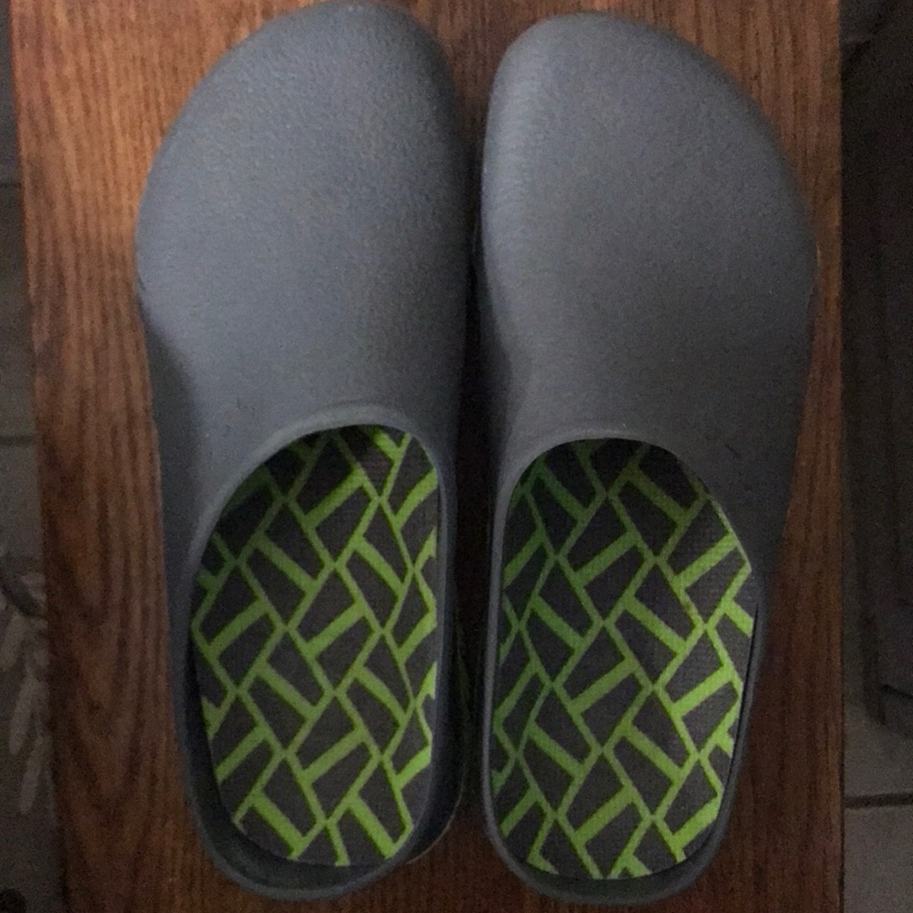 Gardenline Garden Clogs Women’s size 9/10 NWOT